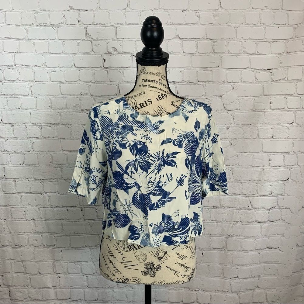 Sam & Lavi blue floral blouse size small